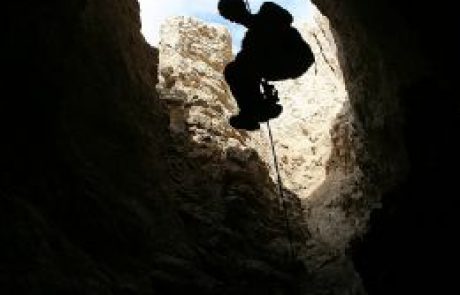 הרפתקאות חוקר מערות בישראל – ססמי יפתח!